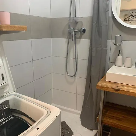 **studio Cabine Avec Terrasse, Jardin, A 500m De La Plage - Wifi Et Stationnement Inclus** - Fr-1-465-101 Cabourg